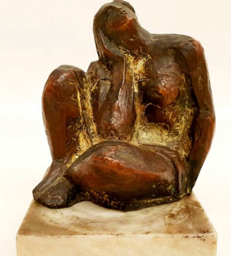 Desnudo sentado